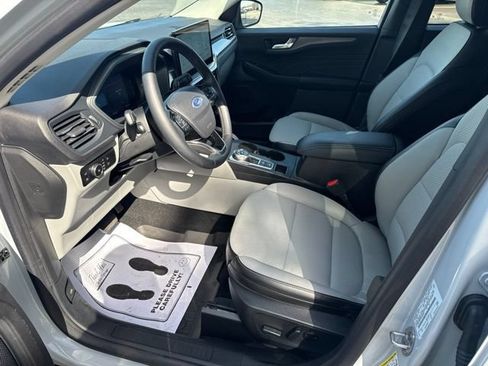 Certified 2025 Ford Escape SE FWD image 6