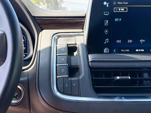 Used 2023 Chevrolet Suburban Premier image 28