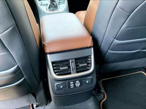 Used 2025 Subaru Outback Touring XT AWD/4WD image 31