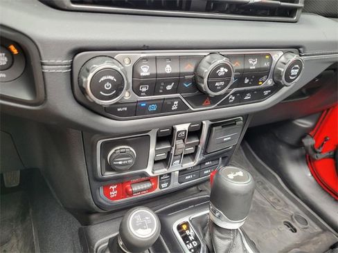 Used 2024 Jeep Wrangler Unlimited Rubicon 4xe image 27