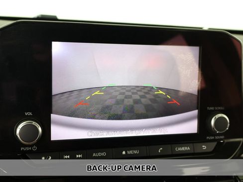 Used 2022 Nissan Pathfinder SV AWD/4WD image 5