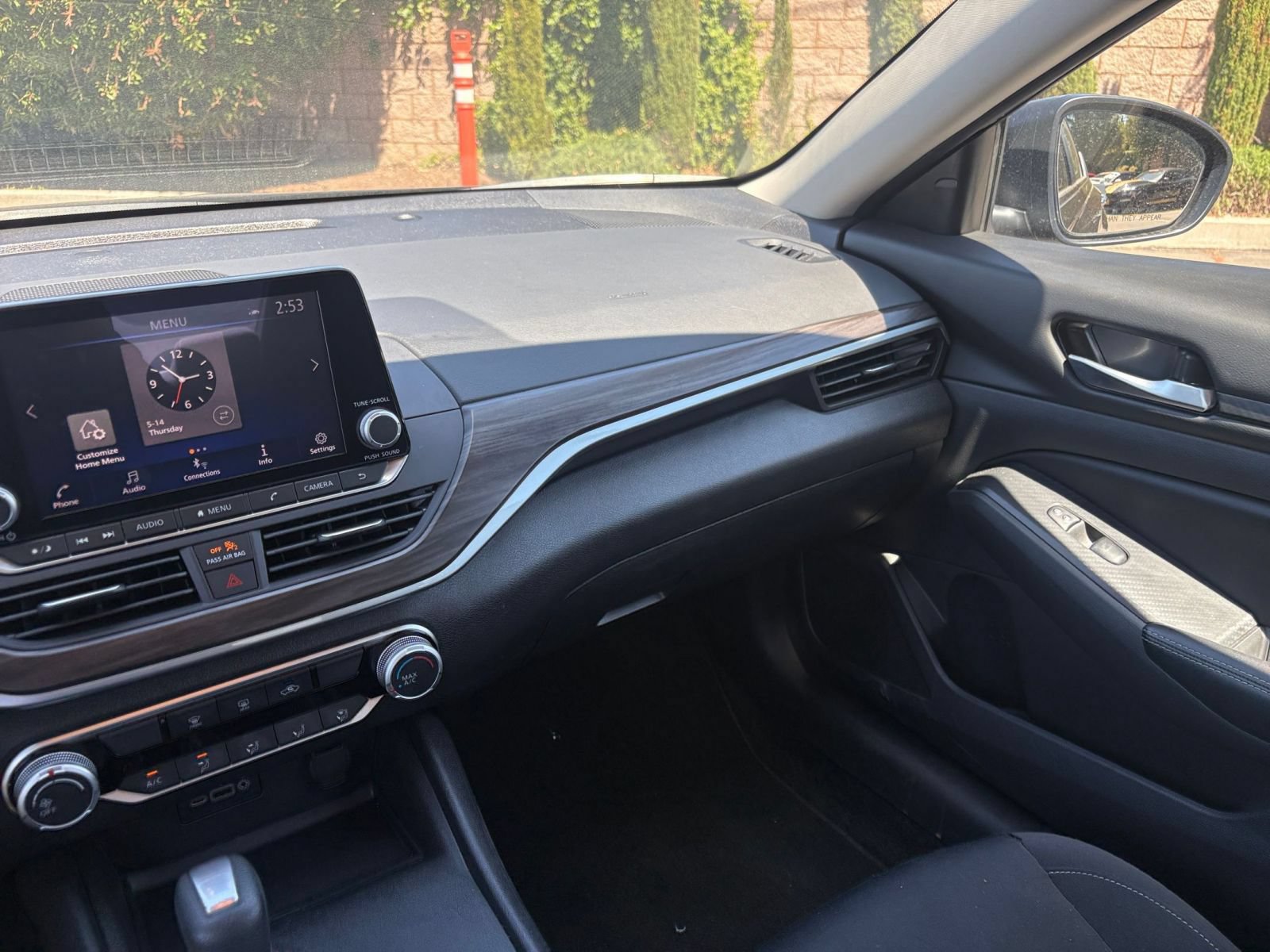 Used 2025 Nissan Altima 2.5 SV FWD image 34