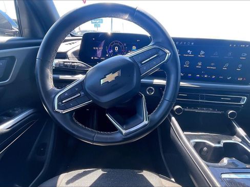 Used 2024 Chevrolet Traverse LT AWD/4WD image 4