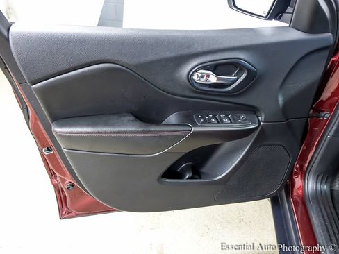 Used 2020 Jeep Cherokee Trailhawk w/ Cold Weather Group AWD/4WD image 19