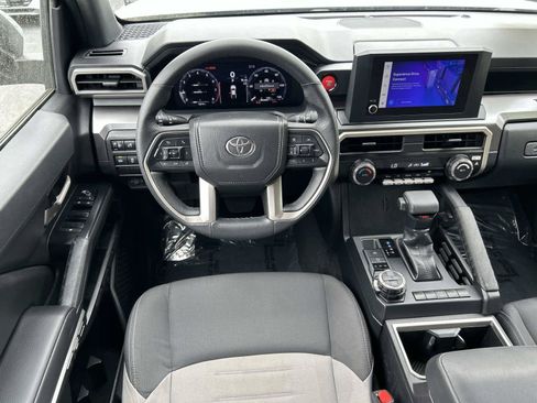 Used 2025 Toyota Tacoma TRD Off-Road AWD/4WD image 10