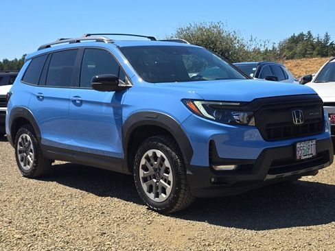 Used 2024 Honda Passport TrailSport image 2