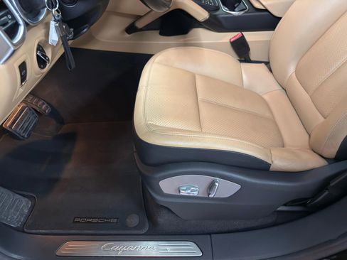 Used 2016 Porsche Cayenne image 11