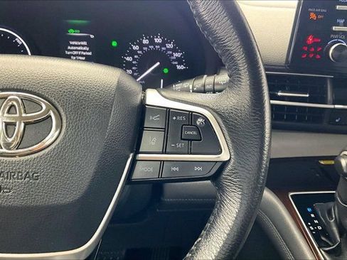 Used 2022 Toyota Sienna XLE w/ XLE Plus Package FWD image 22