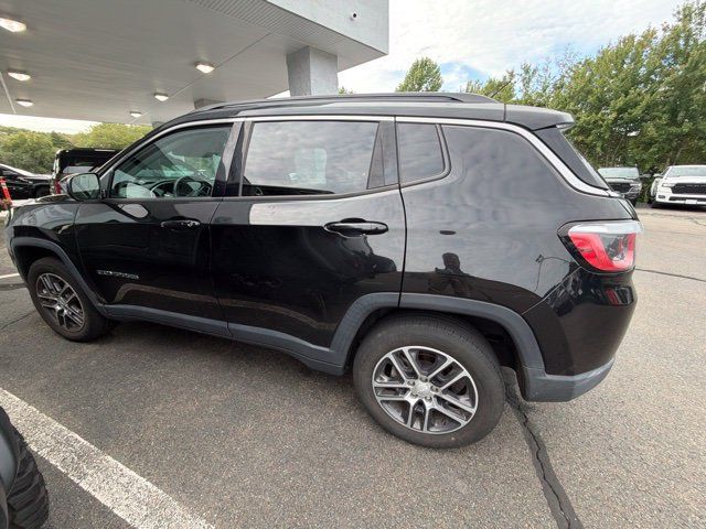 Used 2019 Jeep Compass Latitude w/ Popular Equipment Group AWD/4WD image 9
