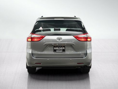 Used 2017 Toyota Sienna XLE w/ XLE Navigation Package AWD/4WD image 4