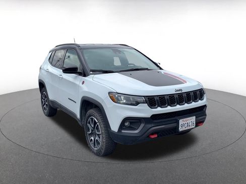 Used 2025 Jeep Compass Trailhawk image 1