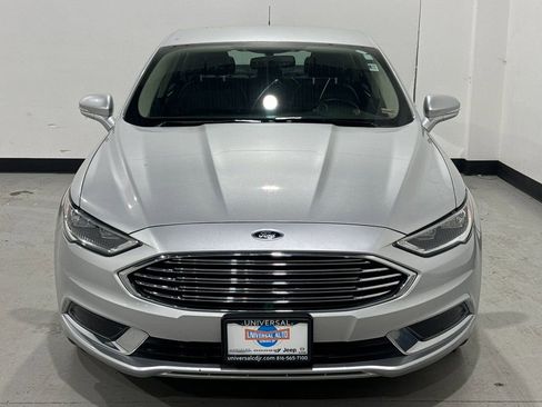Used 2018 Ford Fusion SE w/ Fusion SE Technology Package image 9