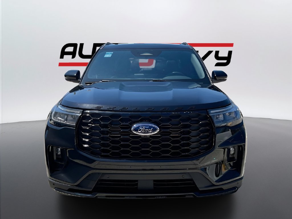 Used 2025 Ford Explorer ST AWD/4WD image 2