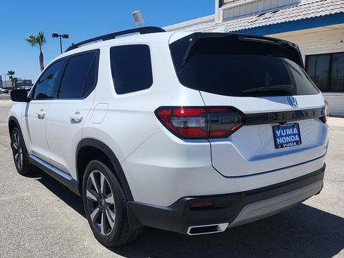 Used 2025 Honda Pilot Touring image 7