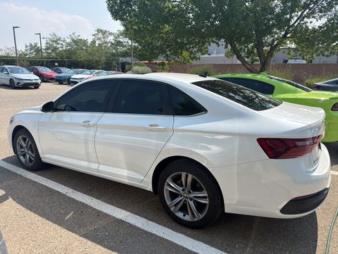 Used 2022 Volkswagen Jetta SE FWD image 11