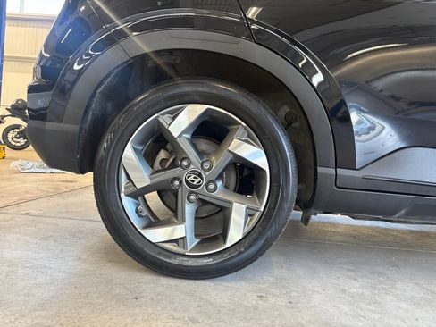 Used 2023 Hyundai Venue SEL FWD image 21