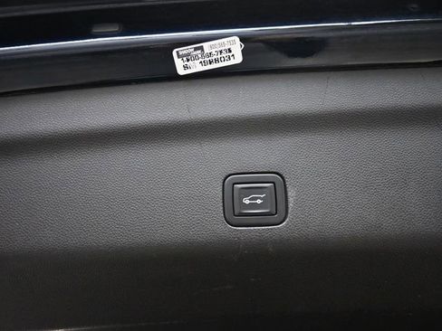 Used 2021 Chevrolet Suburban LT image 9