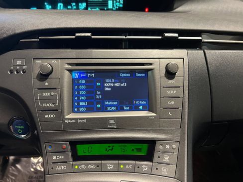 Used 2012 Toyota Prius Four image 17