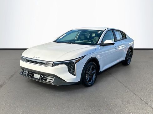 New 2025 Kia K4 LXS image 3