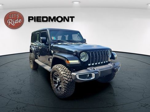 Used 2018 Jeep Wrangler Unlimited Sahara AWD/4WD image 3