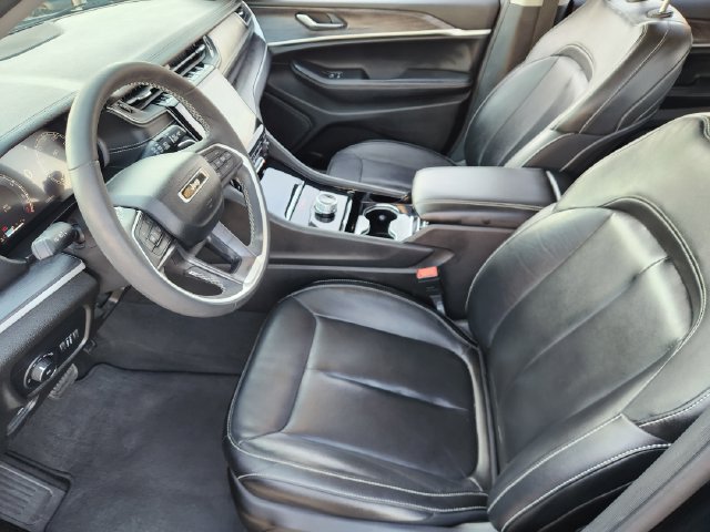 Used 2023 Jeep Grand Cherokee Limited RWD image 9