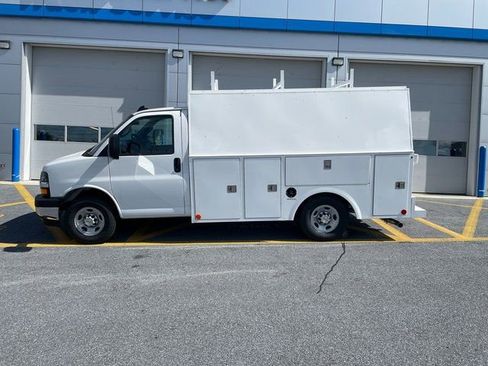 New 2024 Chevrolet Express 3500 w/ Power Convenience Package image 2