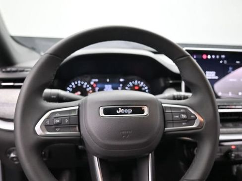 Used 2024 Jeep Compass Latitude AWD/4WD image 19