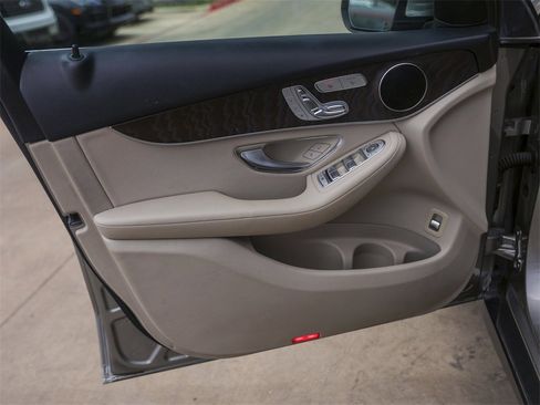 Used 2020 Mercedes-Benz GLC 300 image 29