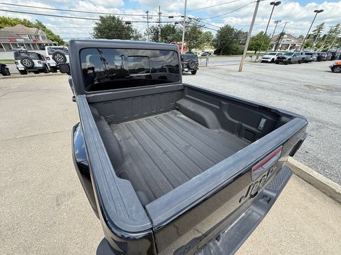 Used 2021 Jeep Gladiator Sport AWD/4WD image 8