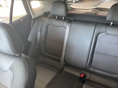 Used 2025 Chevrolet Trax LT w/ LT Convenience Package image 40