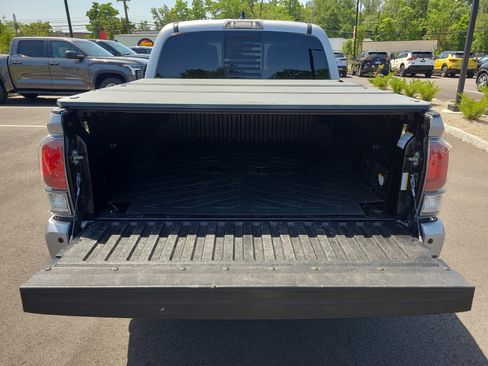 Used 2020 Toyota Tacoma Limited AWD/4WD image 30