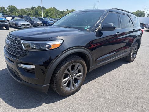 Used 2022 Ford Explorer XLT w/ Equipment Group 202A AWD/4WD image 8