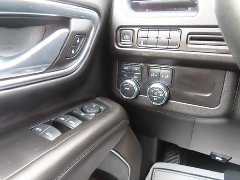 Used 2024 GMC Yukon SLE AWD/4WD image 32
