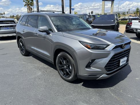 Used 2026 Toyota Grand Highlander Limited image 2