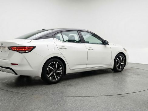 Used 2025 Nissan Sentra SV FWD image 9