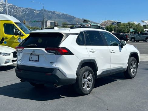Used 2022 Toyota RAV4 XLE AWD/4WD image 4