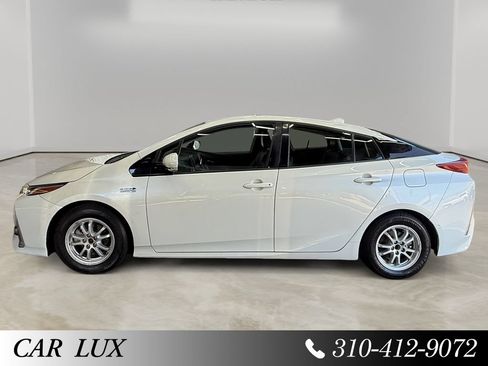 Used 2018 Toyota Prius Prime Advanced w/ Carpet Mat Package FWD image 2
