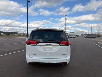Used 2020 Chrysler Pacifica Limited w/ Tire & Wheel Group