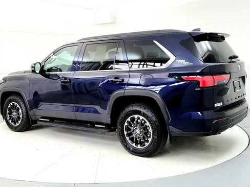 Certified 2025 Toyota Sequoia SR5 AWD/4WD image 4