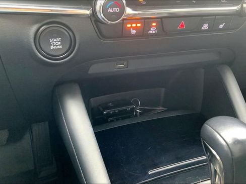 Used 2019 MAZDA MAZDA3 Hatchback w/ Premium Package image 33