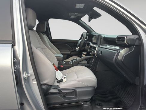 Used 2025 Toyota Tacoma SR5 image 30