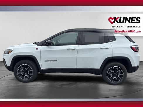 Used 2025 Jeep Compass Trailhawk AWD/4WD image 9