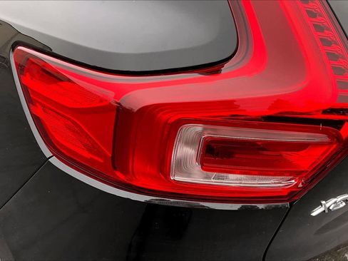 Used 2025 Volvo XC40 B5 Core w/ Protection Package Premier image 32