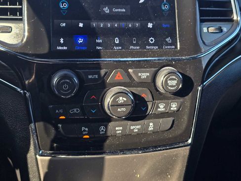 Used 2022 Jeep Grand Cherokee Limited image 28