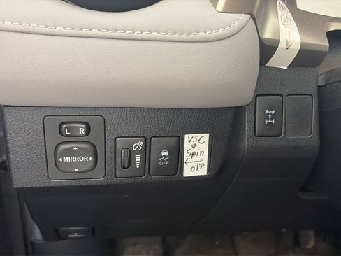 Used 2015 Toyota RAV4 XLE AWD/4WD image 15