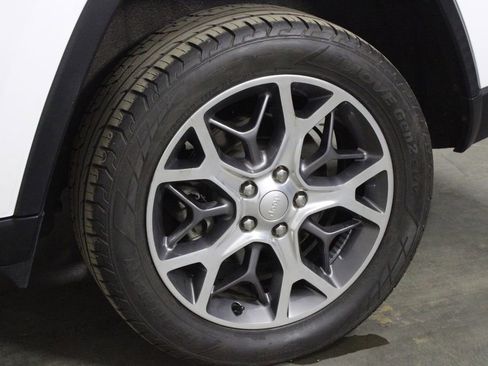 Used 2021 Jeep Grand Cherokee Limited w/ Sun & Sound Group image 44