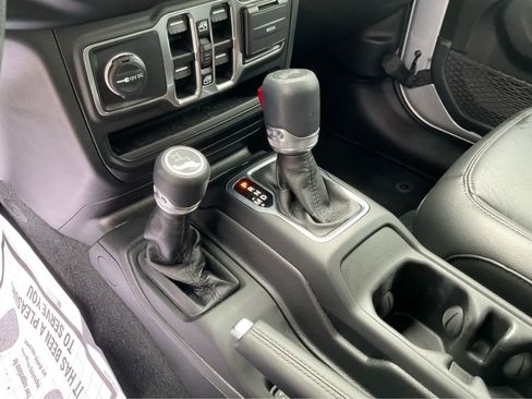 Used 2023 Jeep Wrangler Unlimited Sahara AWD/4WD image 21