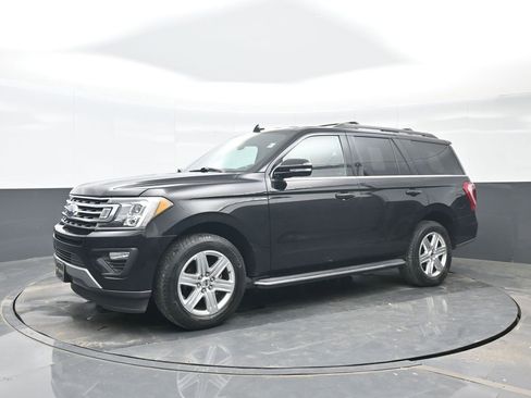 Used 2020 Ford Expedition XLT w/ Equipment Group 202A image 2