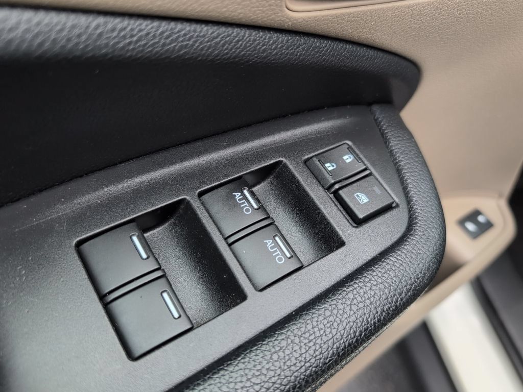 Used 2017 Honda Pilot Touring image 10