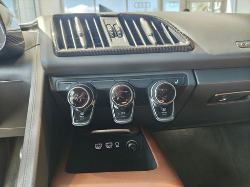 Used 2018 Audi R8 V10 plus image 21